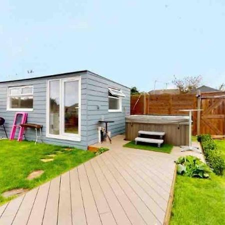 Вілла Love Lancing By The Sea With Optional Large Hot Tub Sleeps Up To 8 & Free Parking Екстер'єр фото