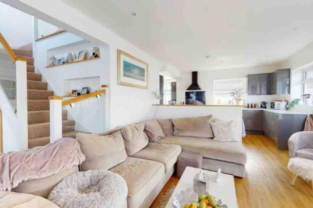 Вілла Love Lancing By The Sea With Optional Large Hot Tub Sleeps Up To 8 & Free Parking Екстер'єр фото